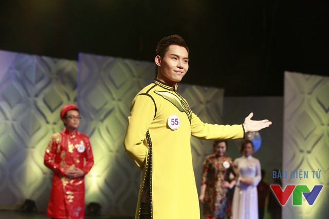 
Thí sinh nam duy nhất giành giải Nhất đêm thi chung kết là Trần Mạnh Khang đến từ Ban Thanh thiếu niên. Anh có chiều cao nổi trội lên tới 1m83
