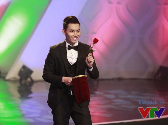 
Ở phần thi tài năng dành cho top 20, chàng trai từng đoạt Giải bạc Siêu mẫu Việt Nam 2015 trình diễn màn ảo thuật thú vị
