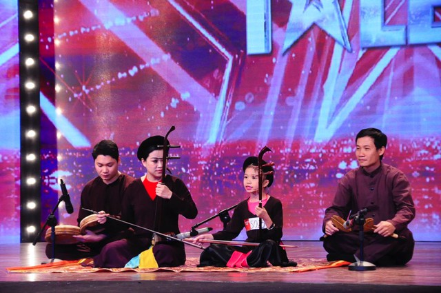 
Thí sinh nhí Võ Hương Giang gây bất ngờ bởi tài năng và niềm đam mê hát xẩm.
