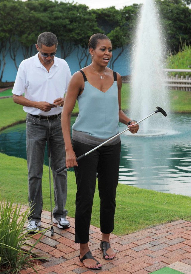 Phu nhân Tổng thống Obama giản dị trong trang phục đời thường - Ảnh 11.