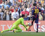 Messi bứt tốc 50m ghi bàn thứ 400 cho Barcelona
