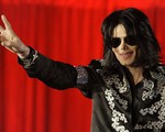 Vua nhạc pop Michael Jackson vẫn thu bộn tiền sau khi qua đời