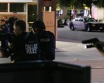 Ít nhất một nghi phạm bắn tỉa tại Dallas, Mỹ đã chết