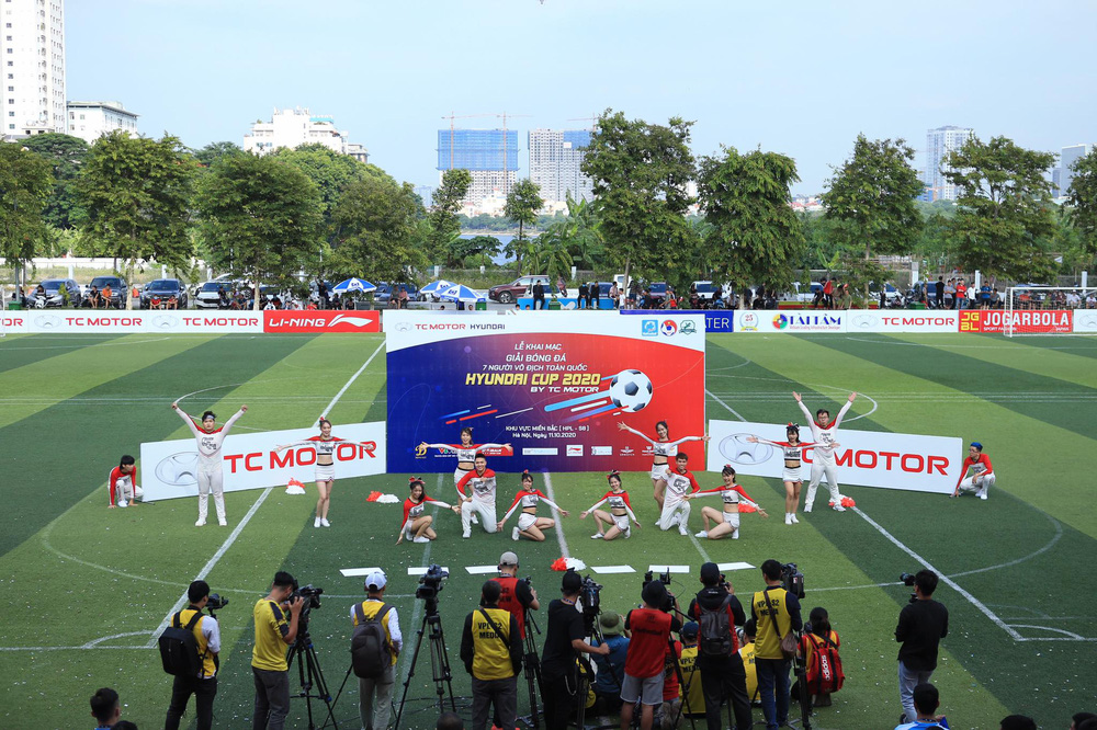 Hứng khởi ngày khai mạc Giải bóng đá 7 người Vô địch Toàn quốc 2020 - khu vực miền Bắc - Ảnh 1.