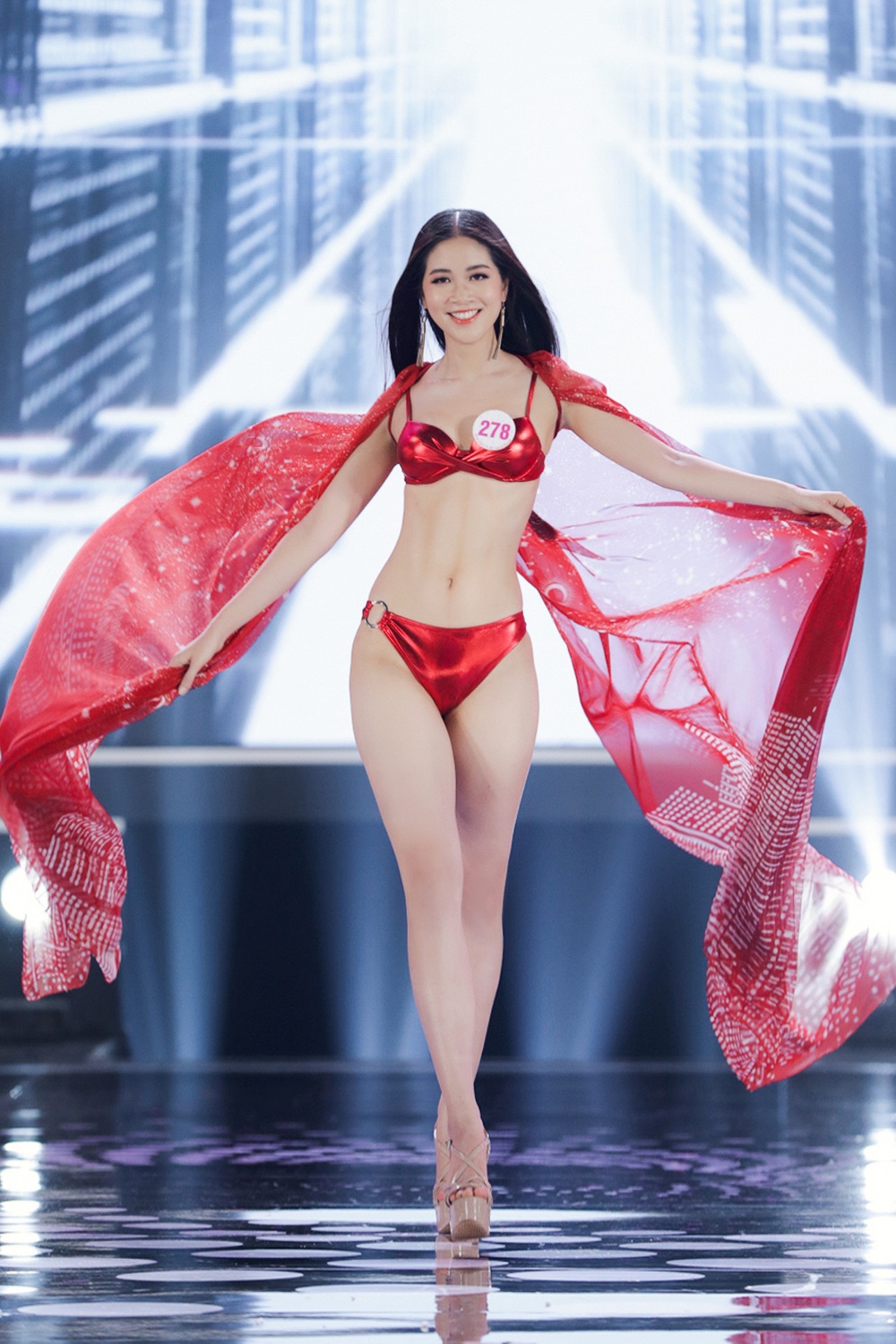 Phần thi Bikini đốt mắt tại đêm Chung kết Hoa hậu Việt Nam 2020 - Ảnh 14.