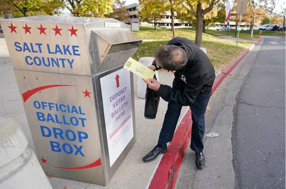 Việc bỏ phiếu bầu cử qua đường bưu điện năm nay có đảm bảo yếu tố an toàn? - Ảnh 4.