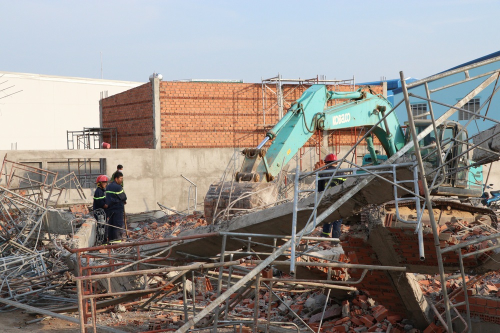 5 tiếng tìm kiếm nạn nhân trong đống đổ nát vụ sập công trình làm 10 người chết ở Đồng Nai - Ảnh 4.