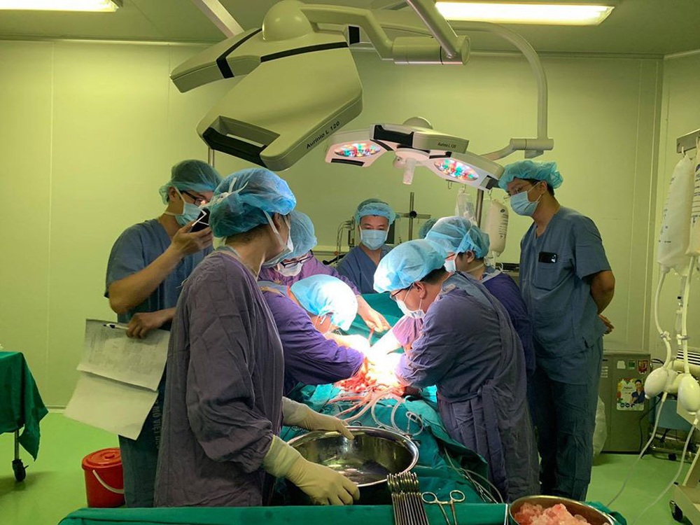 Hành trình xuyên Việt, xuyên đêm vận chuyển, ghép tạng cho bệnh nhân xơ gan - Ảnh 1.