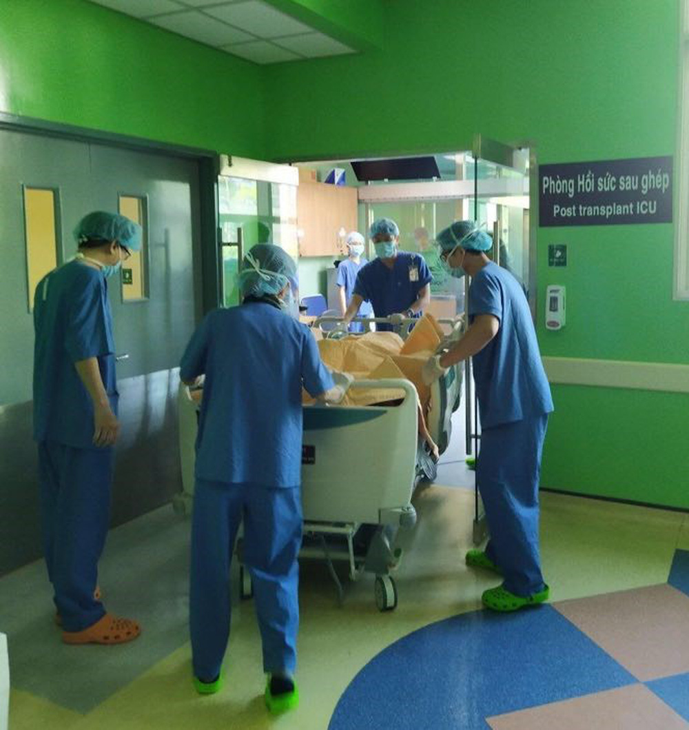 Hành trình xuyên Việt, xuyên đêm vận chuyển, ghép tạng cho bệnh nhân xơ gan - Ảnh 7.