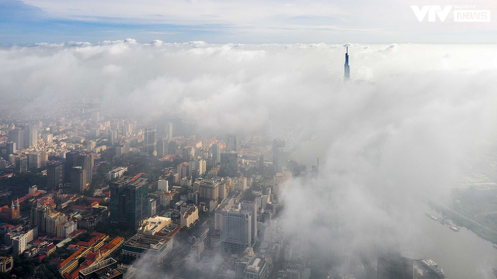 Khoảnh khắc TP Hồ Chí Minh mờ ảo chìm trong biển mây - Ảnh 7.