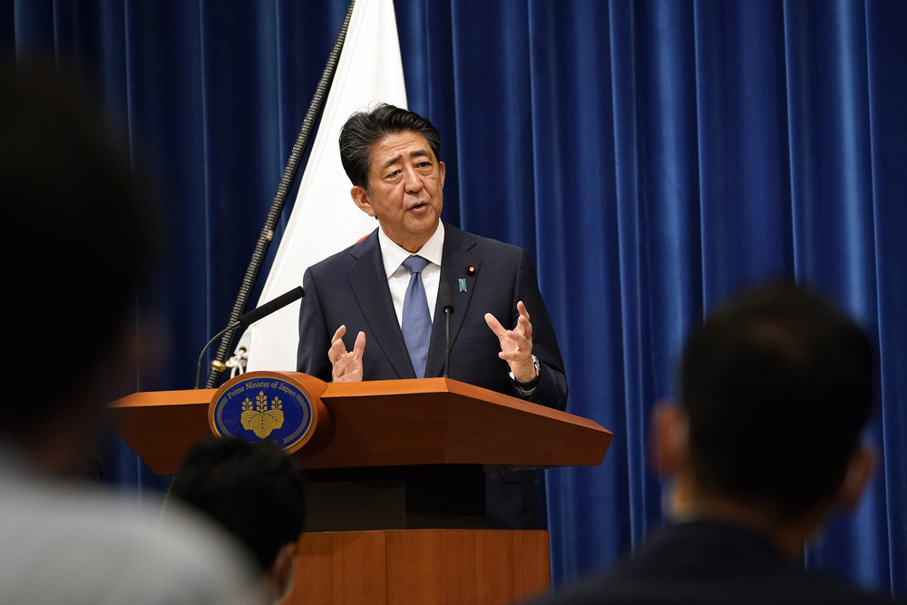 Ông Abe từ chức, dấu chấm hết cho Abenomics? - Ảnh 1.
