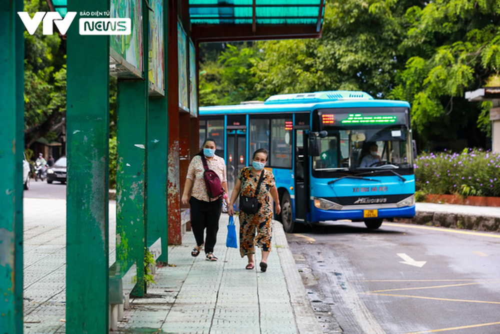 Xe bus Hà Nội háo hức lăn bánh sau nhiều tháng ngủ đông - Ảnh 4.