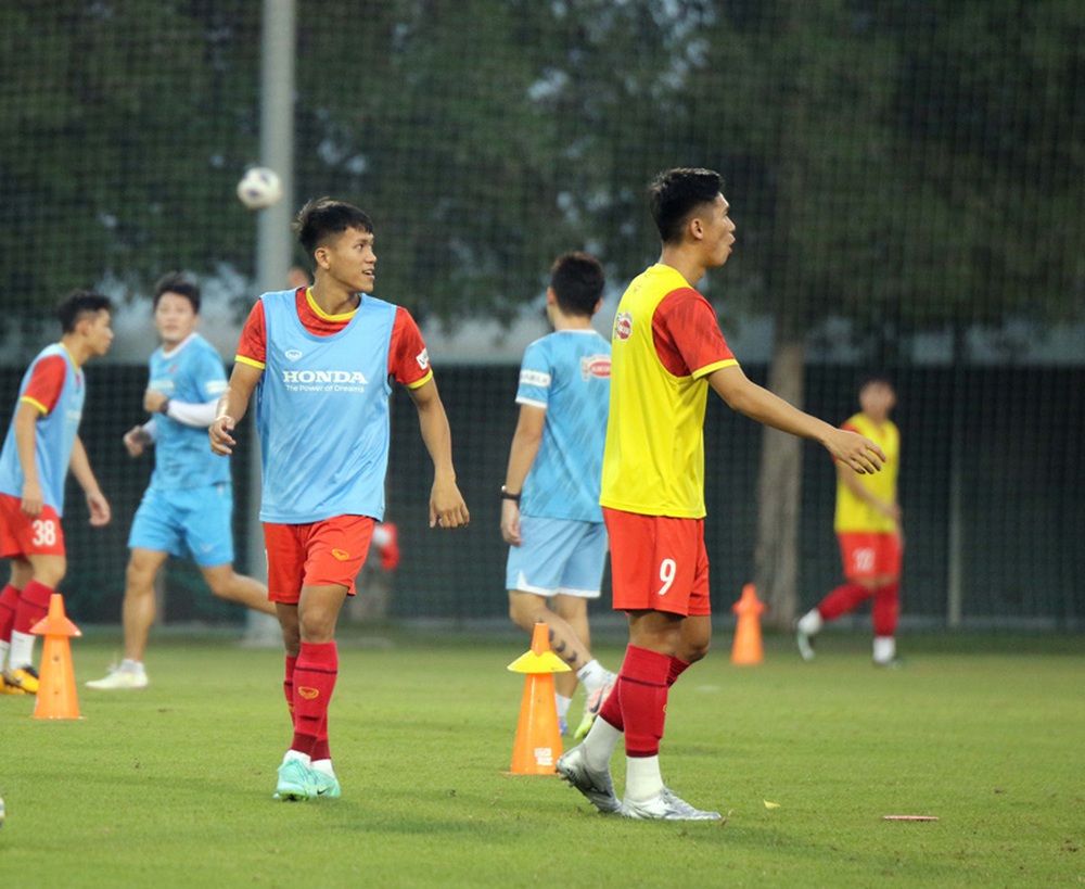 ĐT U23 Việt Nam rèn lối chơi chuẩn bị cho cuộc “tổng duyệt” trước U23 Kyrgyzstan - Ảnh 3.
