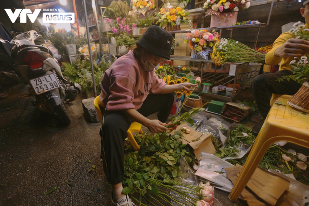 Chợ Hoa Quảng Bá trầm vắng trong ngày 20/11 - Ảnh 7.