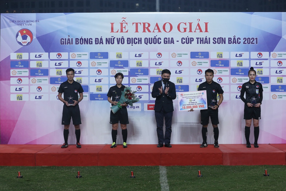 [Chùm ảnh] Lễ trao Giải bóng đá Nữ VĐQG – Cúp Thái Sơn Bắc 2021 - Ảnh 2.
