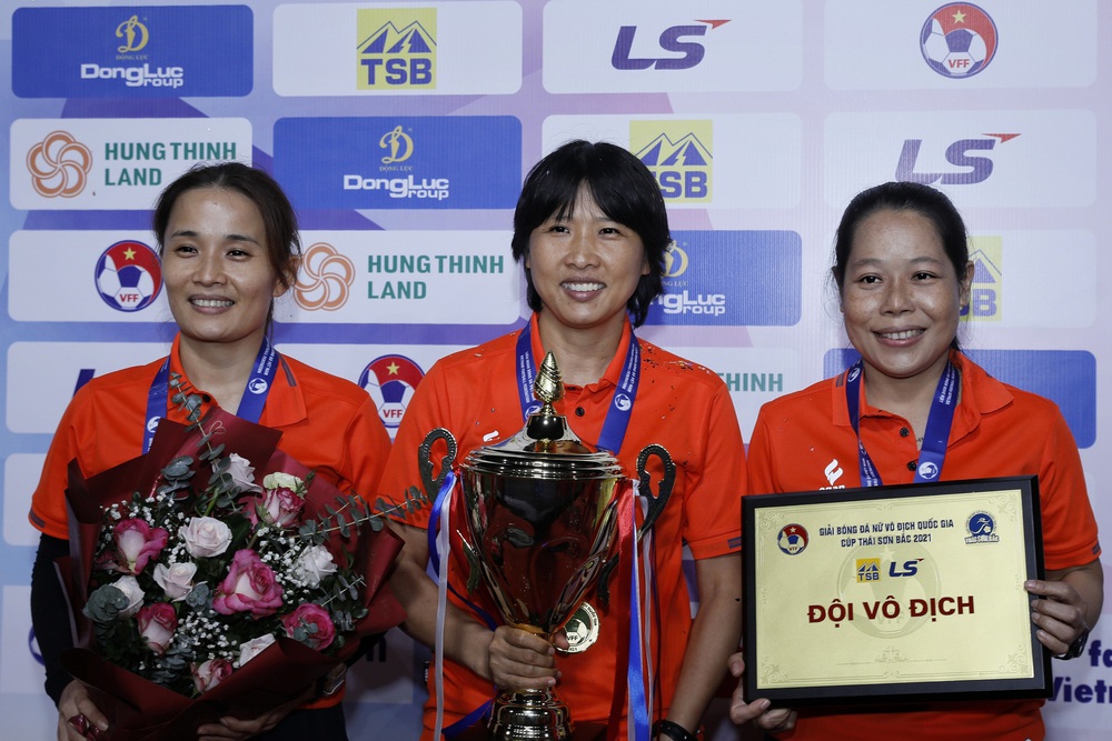 [Chùm ảnh] Lễ trao Giải bóng đá Nữ VĐQG – Cúp Thái Sơn Bắc 2021 - Ảnh 12.