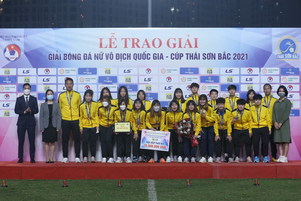 [Chùm ảnh] Lễ trao Giải bóng đá Nữ VĐQG – Cúp Thái Sơn Bắc 2021 - Ảnh 5.
