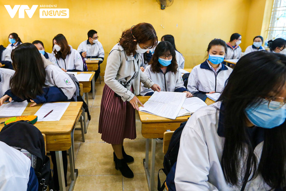 Học sinh khối lớp 12 ở Hà Nội: Vui vì được đến trường, học trực tiếp dễ tiếp thu hơn - Ảnh 6.