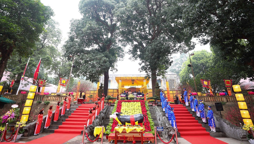 Hoàng Thành Thăng Long thả cá chép, dựng cây nêu đón Xuân Tân Sửu 2021 - Ảnh 6.