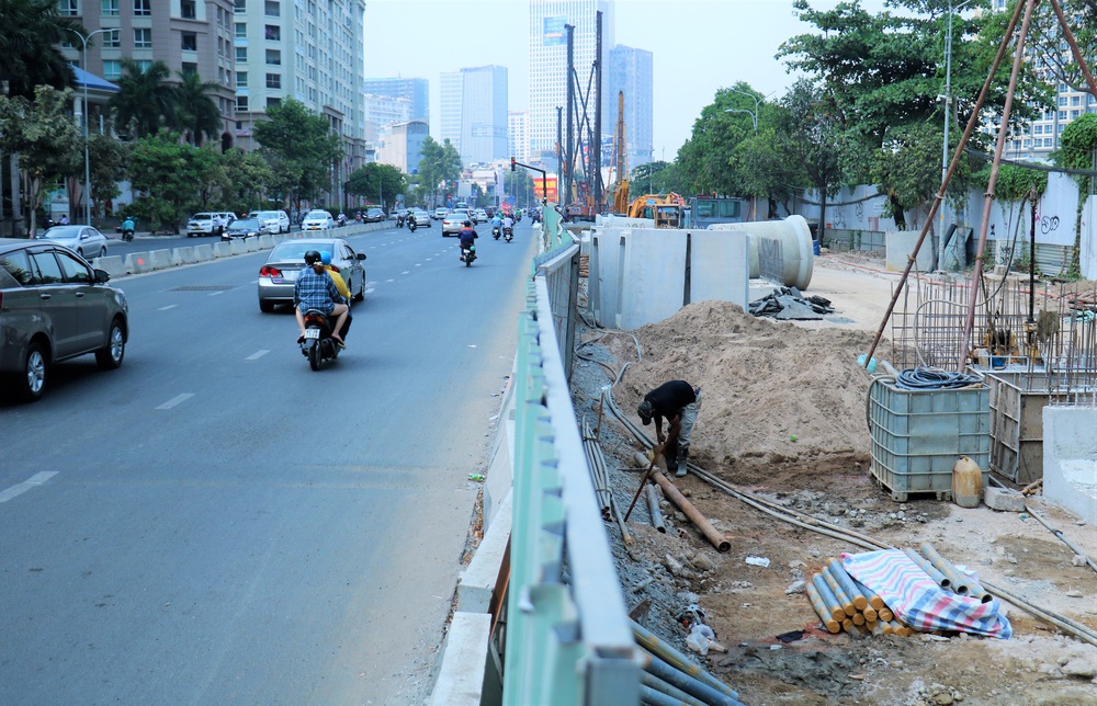 Công nhân đội nắng, tăng tốc hoàn thành đại công trường đường Nguyễn Hữu Cảnh - Ảnh 8.
