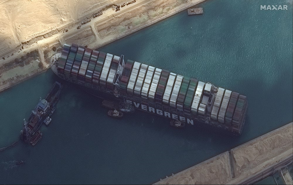 Kinh tế toàn cầu bị “thổi bay” 400 triệu USD/giờ do kênh đào Suez tắc nghẽn - Ảnh 2.