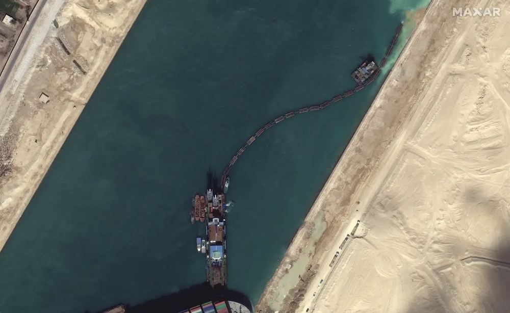 Ảnh vệ tinh cho thấy hàng trăm con tàu trôi nổi chờ đợi trên kênh đào Suez - Ảnh 5.