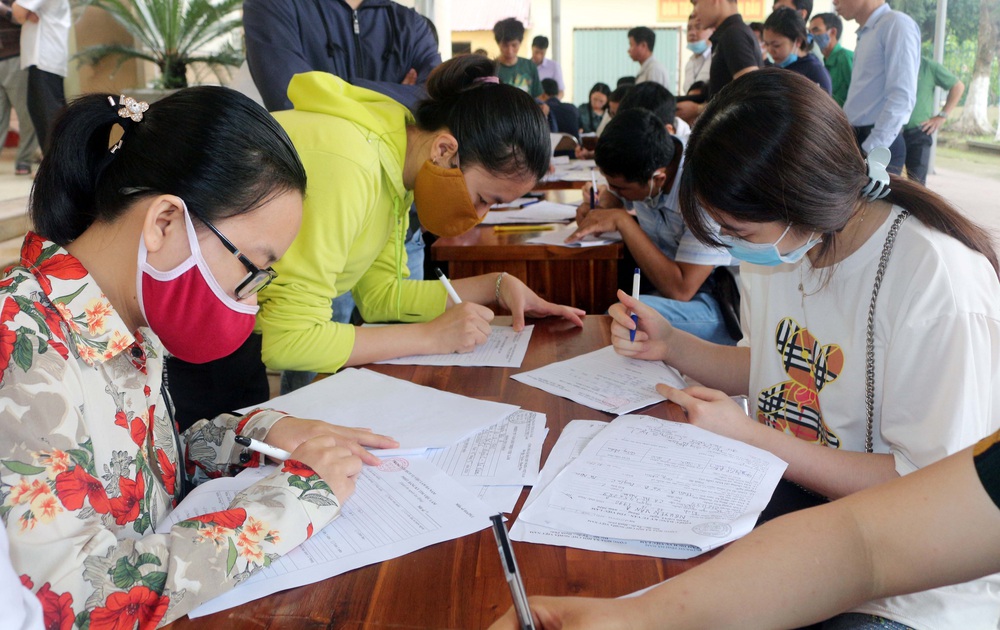 Lao động Việt già đi song người trẻ lại thiếu việc làm, cạnh tranh chỉ hơn Indonesia và Lào - Ảnh 1.