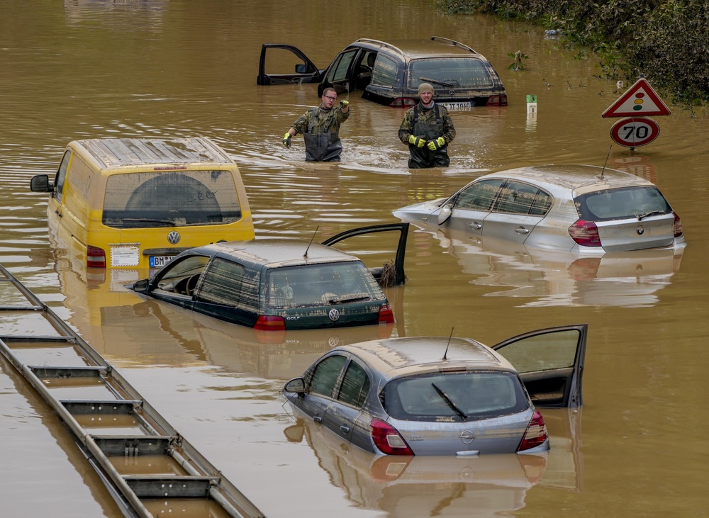 Số nạn nhân tử vong trong trận mưa lũ lịch sử ở Đức và Bỉ tăng lên 170 người - Ảnh 13.