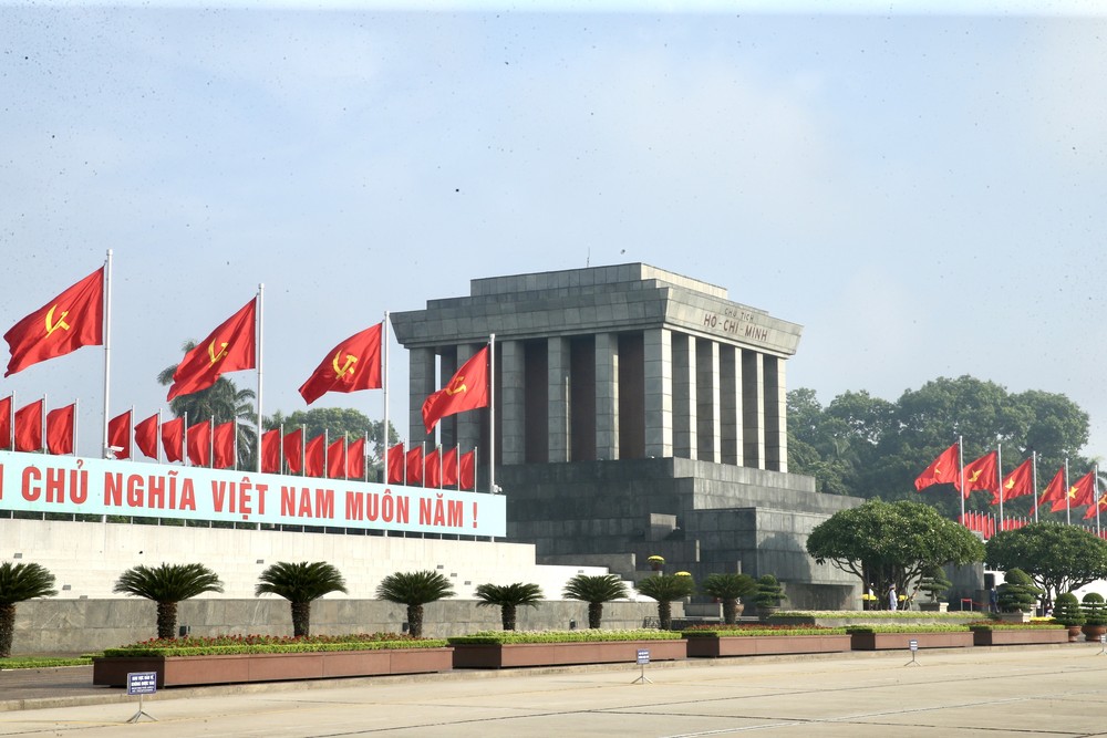 Lãnh đạo Đảng, Nhà nước vào Lăng viếng Chủ tịch Hồ Chí Minh nhân kỷ niệm 76 năm Quốc khánh 2/9 - Ảnh 2.