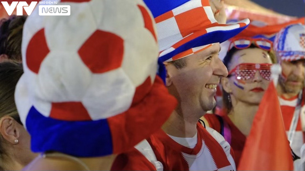 Muôn hình vạn trạng phong cách mũ cổ vũ World Cup 2022 của CĐV Croatia - Ảnh 4.