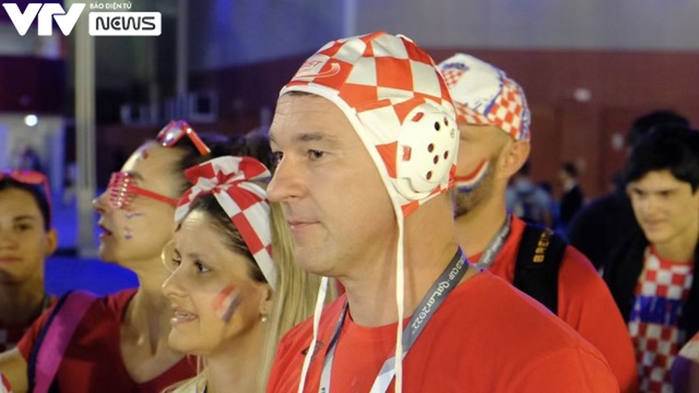 Muôn hình vạn trạng phong cách mũ cổ vũ World Cup 2022 của CĐV Croatia - Ảnh 3.