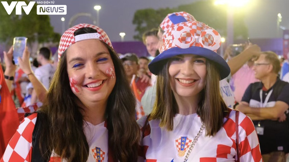 Mũ Croatia: Hãy thể hiện tình yêu với đội tuyển bóng đá Croatia bằng cách sở hữu một chiếc mũ Croatia tuyệt đẹp. Với nhiều mẫu mã độc đáo, thiết kế hiện đại và chất liệu tốt, mũ Croatia sẽ giúp bạn trông chắc chắn và phong cách hơn bao giờ hết.