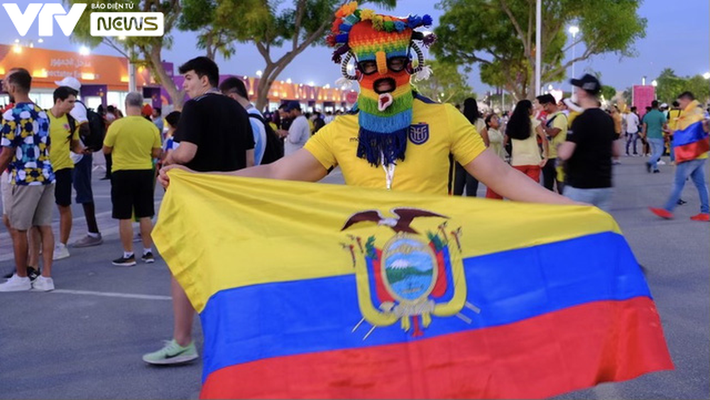Người hâm mộ Nam Mỹ góp lửa cổ vũ Ecuador tại World Cup 2022 - Ảnh 3.