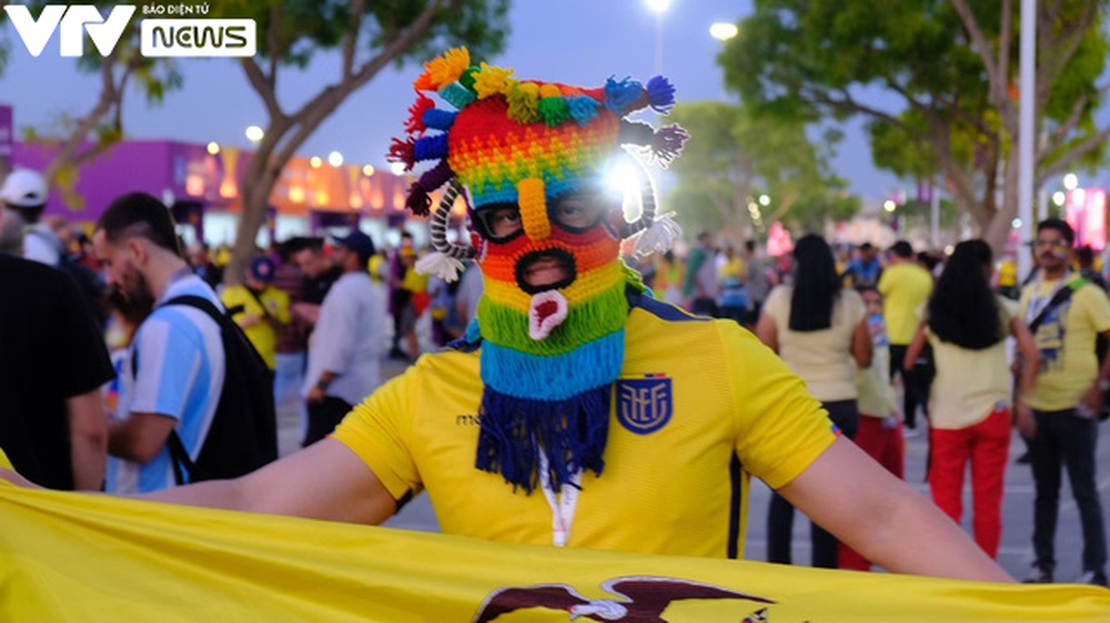Người hâm mộ Nam Mỹ góp lửa cổ vũ Ecuador tại World Cup 2022 - Ảnh 4.