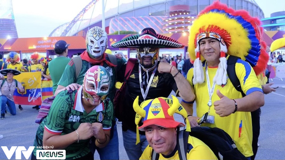 Người hâm mộ Nam Mỹ góp lửa cổ vũ Ecuador tại World Cup 2022 - Ảnh 6.