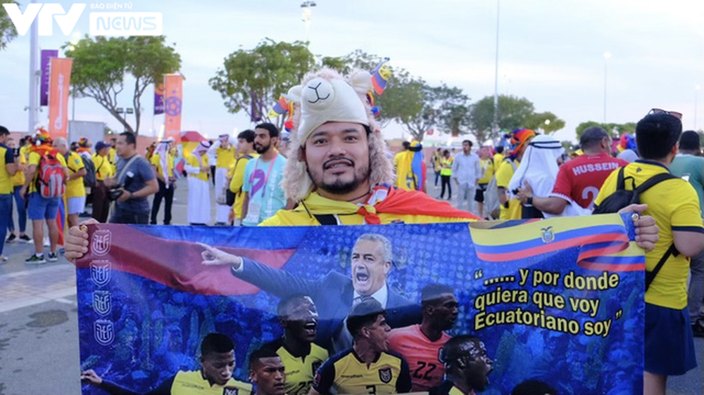 Người hâm mộ Nam Mỹ góp lửa cổ vũ Ecuador tại World Cup 2022 - Ảnh 10.