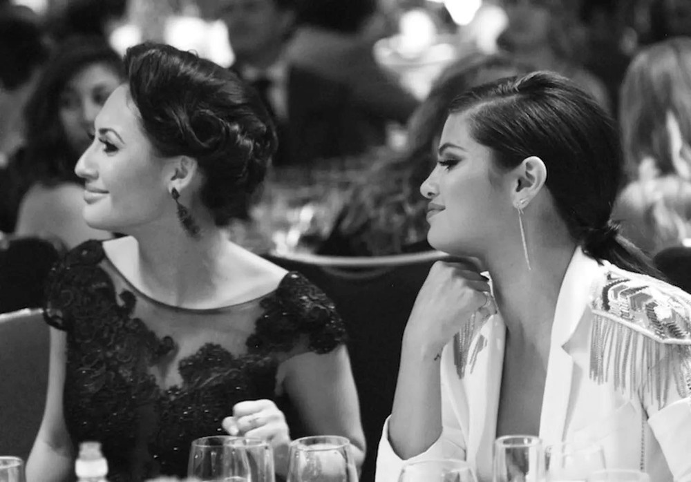 Tình bạn nhiều sóng gió giữa Selena Gomez và người hiến thận Francia Raisa - Ảnh 1.