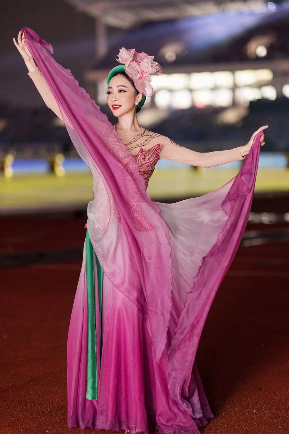 Nghệ sĩ múa Linh Nga thăng hoa tại Lễ Khai mạc SEA Games 31 - Ảnh 14.