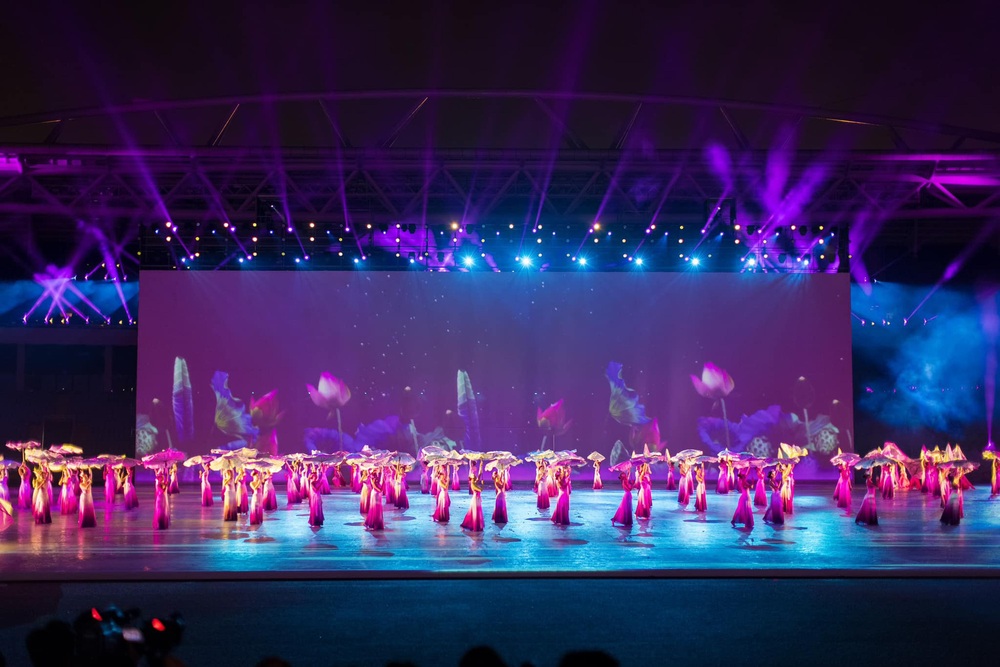 Nghệ sĩ múa Linh Nga thăng hoa tại Lễ Khai mạc SEA Games 31 - Ảnh 10.