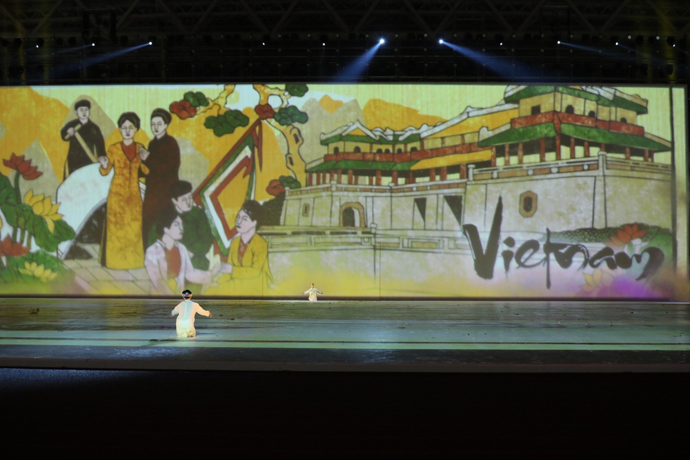 Nghệ sĩ múa Linh Nga thăng hoa tại Lễ Khai mạc SEA Games 31 - Ảnh 29.