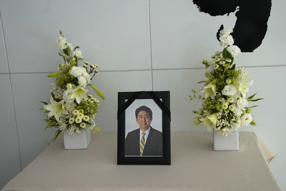 Người dân Nhật Bản tiếc thương đưa tiễn cựu Thủ tướng Abe Shinzo - Ảnh 10.