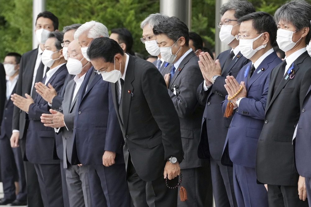 Người dân Nhật Bản tiếc thương đưa tiễn cựu Thủ tướng Abe Shinzo - Ảnh 9.