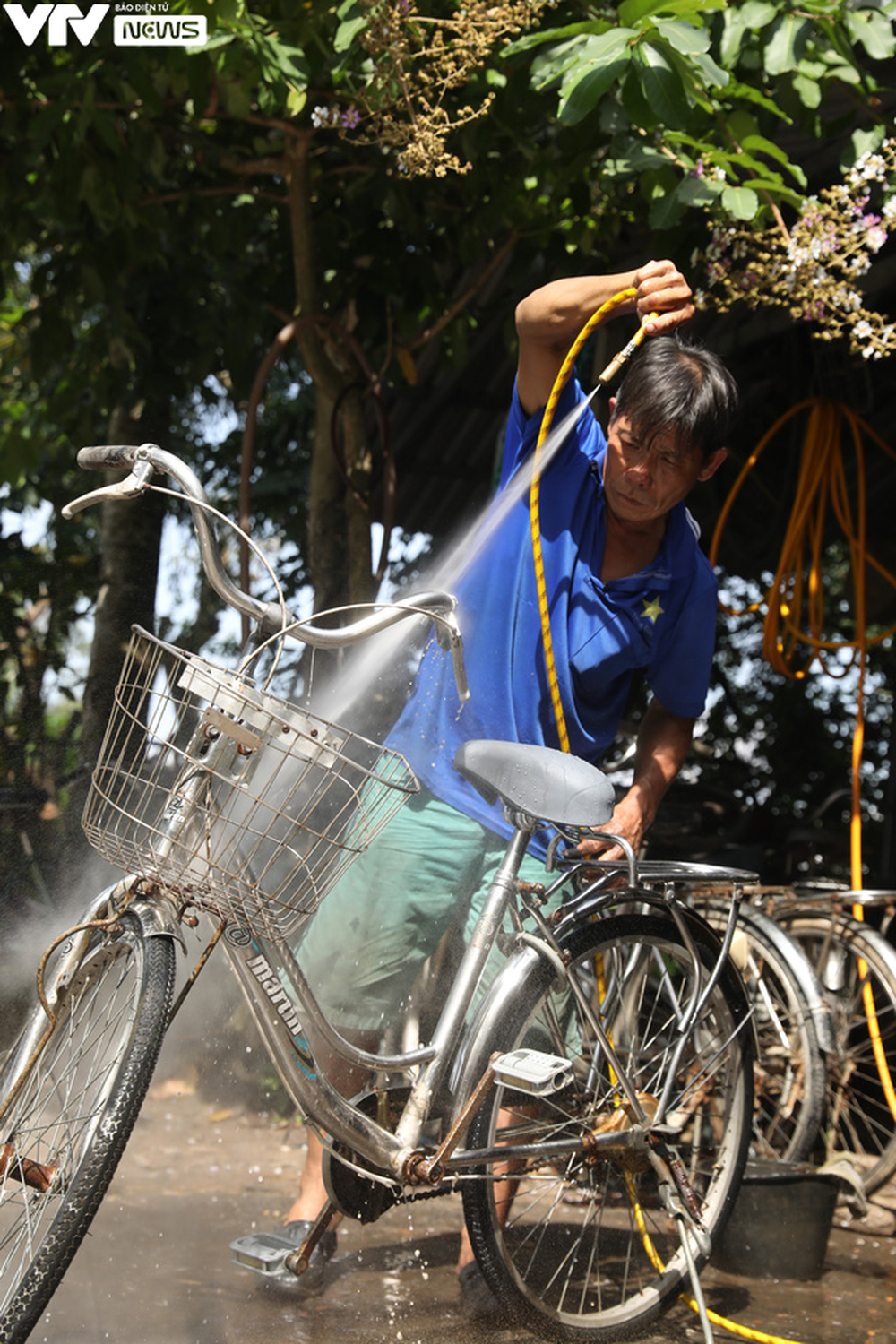 Thợ sửa xe tái chế xe đạp tặng trẻ em nghèo - Ảnh 5.