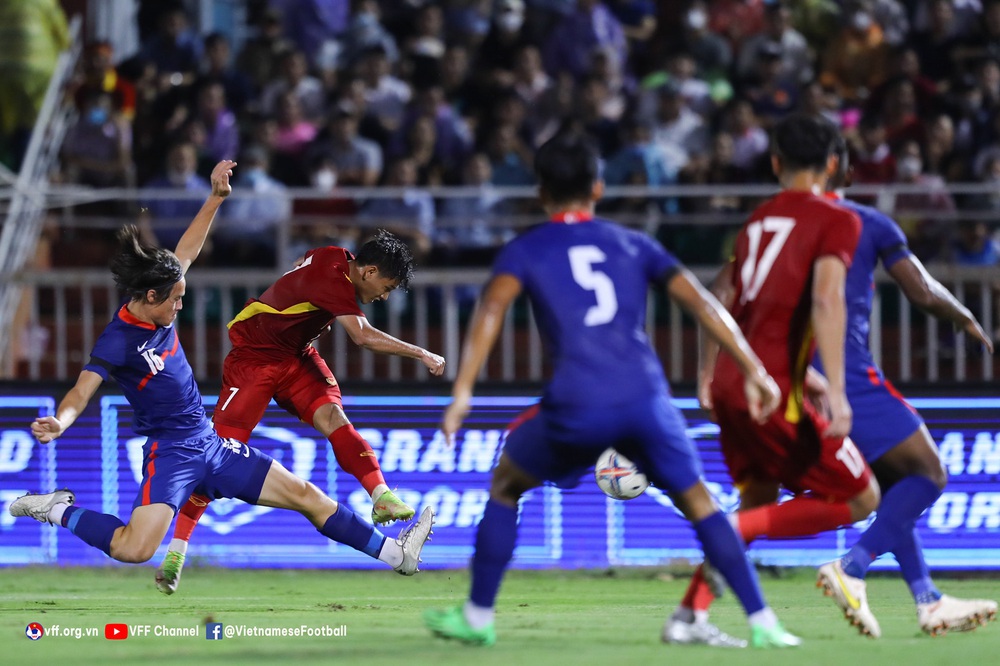 ĐT Việt Nam giành chiến thắng “4 sao” trước ĐT Singapore - Ảnh 6.