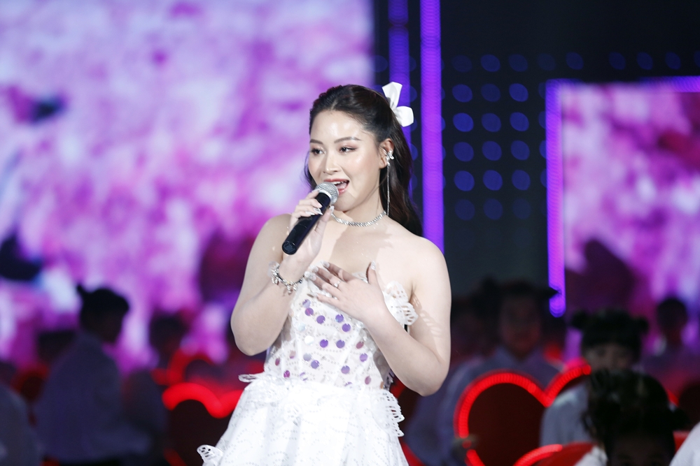 Ly Ly, Bùi Dương Thái Hà cực xinh đẹp trên sân khấu VTV Awards - Ảnh 5.