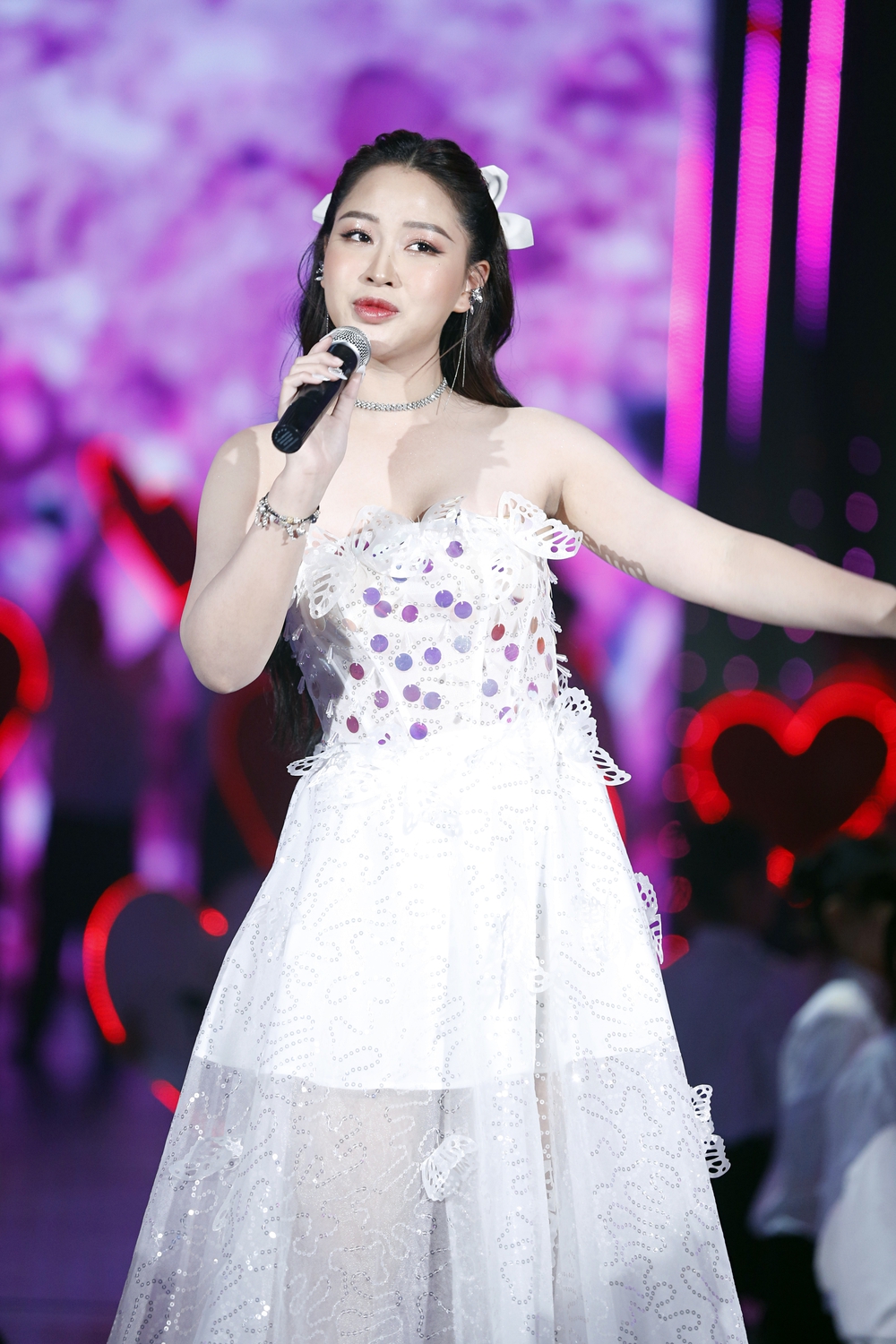 Ly Ly, Bùi Dương Thái Hà cực xinh đẹp trên sân khấu VTV Awards - Ảnh 6.