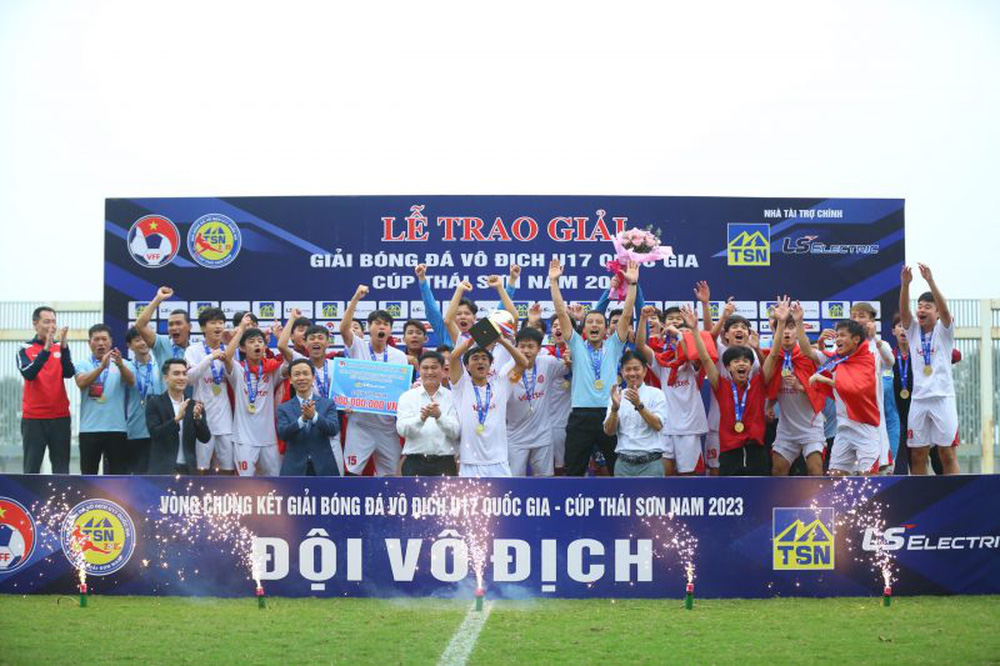 Chùm ảnh lễ trao giải bóng đá Vô địch U17 Quốc gia – Cúp Thái Sơn Nam 2023  - Ảnh 15.