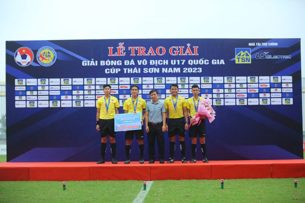Chùm ảnh lễ trao giải bóng đá Vô địch U17 Quốc gia – Cúp Thái Sơn Nam 2023  - Ảnh 3.