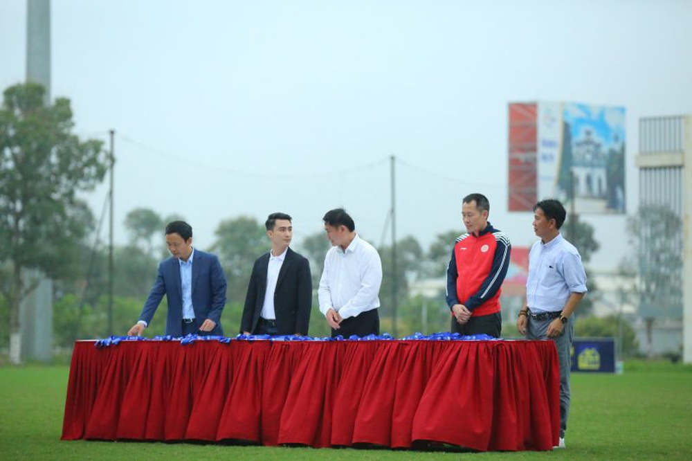 Chùm ảnh lễ trao giải bóng đá Vô địch U17 Quốc gia – Cúp Thái Sơn Nam 2023  - Ảnh 1.