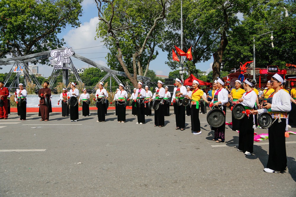 Hơn 1.500 người tham gia diễu hành tại Carnaval mùa thu Hà Nội - Ảnh 15.